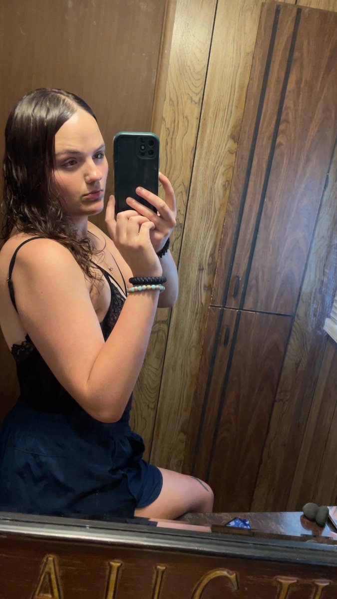 AvaHeart_22's tweet photo. Heyy baby😏 hope your having a goodnight💕💤 come check out my OF if you like what you see and want some more from me:) https://t.co/NJ7fQ2MDGX https://t.co/xEIaY8UUjY