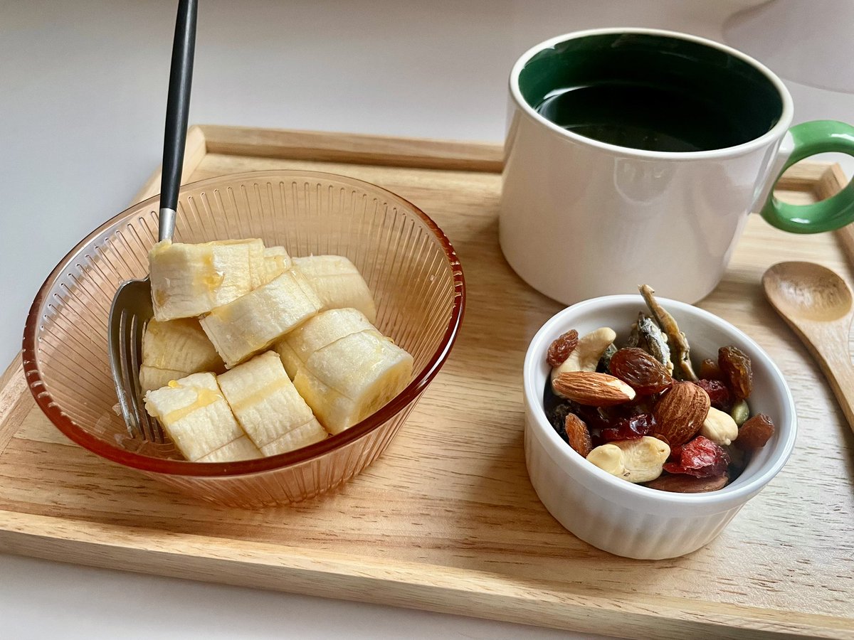 __rrcy__'s tweet photo. 今日のご自愛
バナナ、ナッツ、グリーンティー🍵 https://t.co/MbM2dmhnns