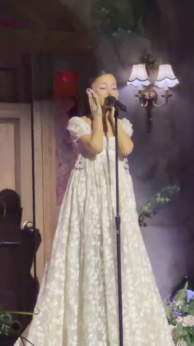 petalianas's tweet photo. this angel https://t.co/v2kJR2j9BY