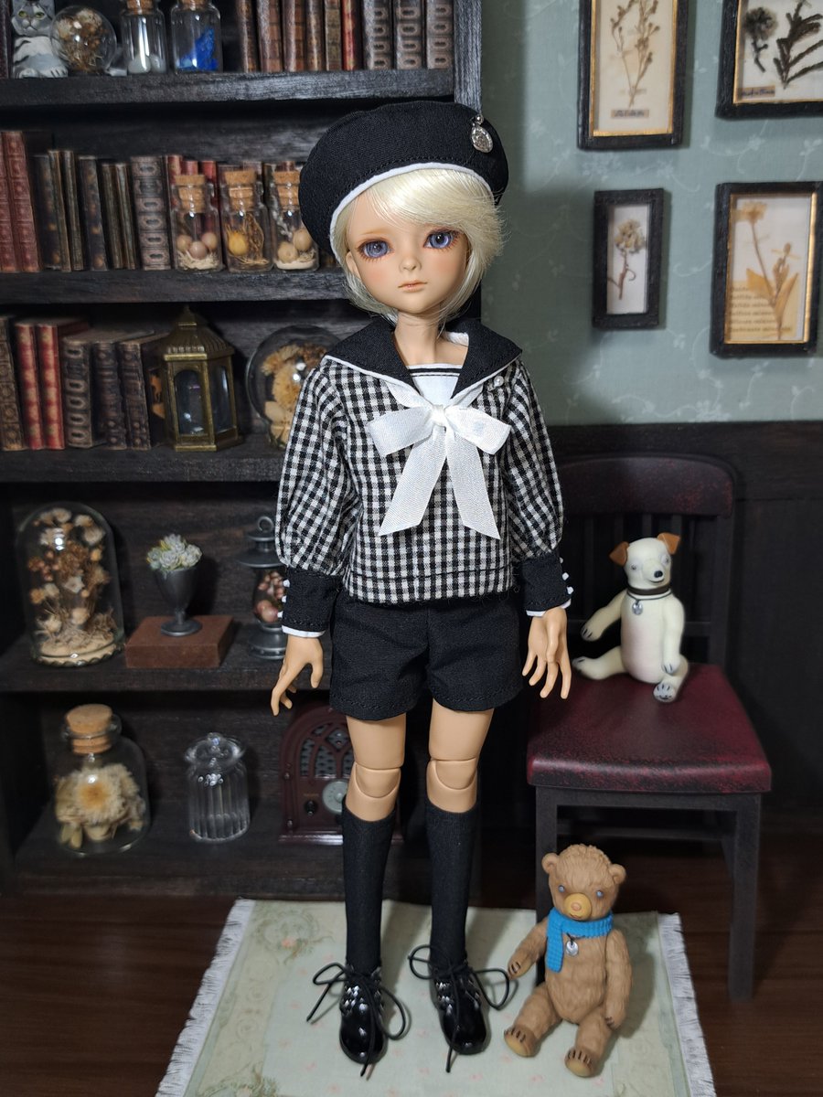 doll_maliko's tweet photo. 折角可愛く出来たお洋服ですが、オビツ22に数日着せたところ、パンツが色移りしたので自宅用にしました。
ノアSくんには大丈夫なんですけど念のため。

小さなギンガムチェックでお気に入りの生地なのでデザインを変えてまた作ろうと思っています。 https://t.co/GAbFRoXmL0