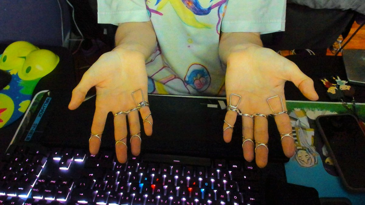 YaniJPG's tweet photo. the funniest part of ehlers-danlos syndrome is having to Equip the Exoskeleton whenever i want to play video games https://t.co/z5vTXRSn02