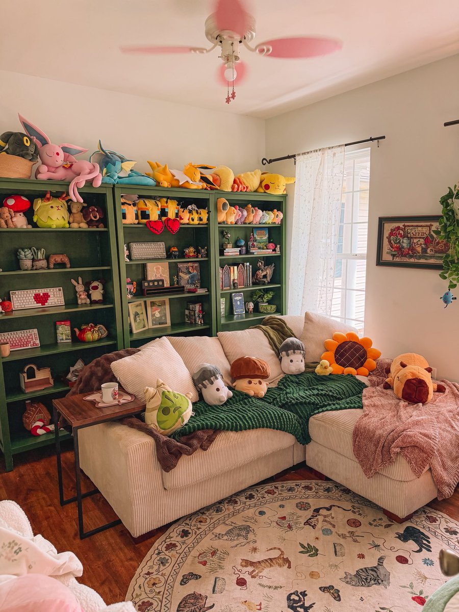 Simplehylian's tweet photo. My space before + after adding all my plushies and collectibles 🤭✨ https://t.co/4KLUV1zlE8