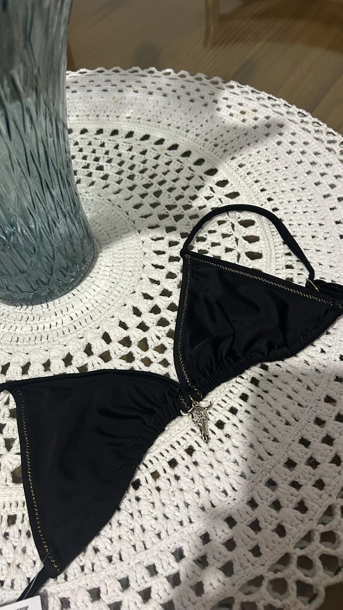 isadivonica9's tweet photo. costumizei meu biquini pra esse fds 💋 https://t.co/jxjj4mtmuU