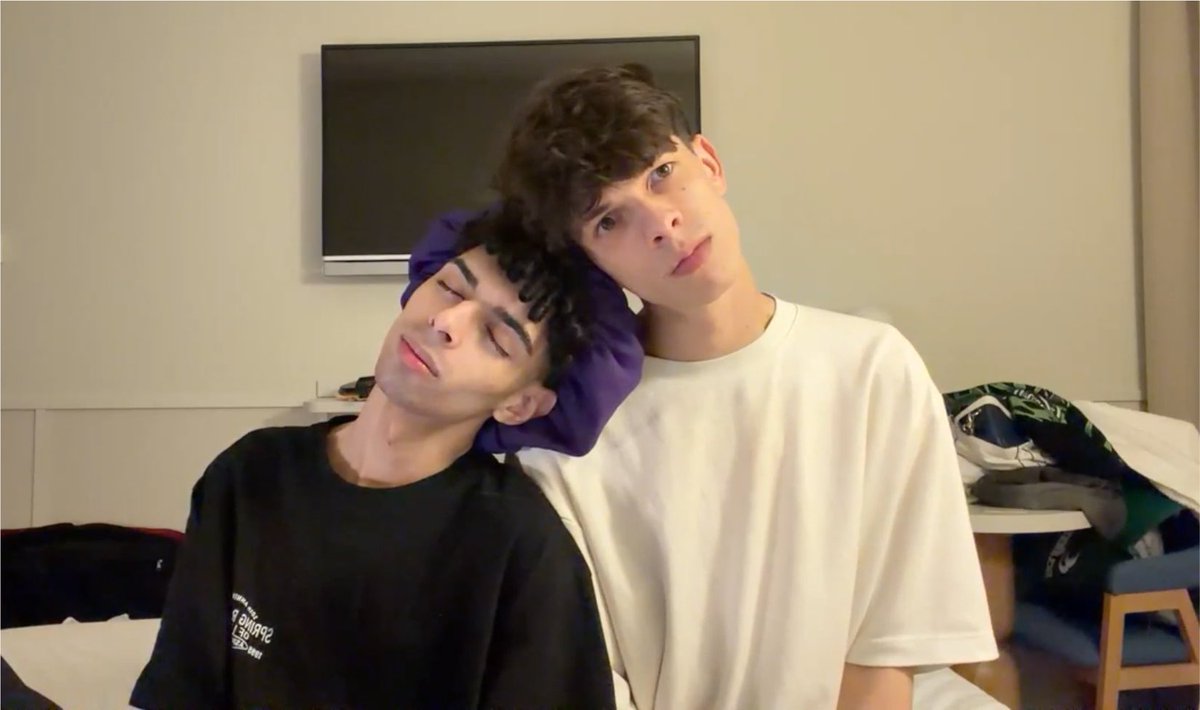 Alexpntaa's tweet photo. No quiero que termine este stream 💔 https://t.co/7KCSnt1k1A