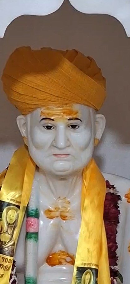 UpadhyayTolaram's tweet photo. #bikaner #bharat 

आज 29 जुलाई, वर्ष 2026 की 
गुरुपूर्णिमा के नमस्कार। गुरु है तो गुर(ज्ञान) है।
गुरु उदयगिरी जी महाराज के चरणों में
शत शत नमन। कल से सावन शुरू।
बरसाती मौसम का माह, गोठें मनाने का माह।
तीज त्यौहार का माह। शिव उपासना का माह।
मेले मगरिए, झूले हर दिन हर माह त्यौहार। https://t.co/T54F6nyNMG