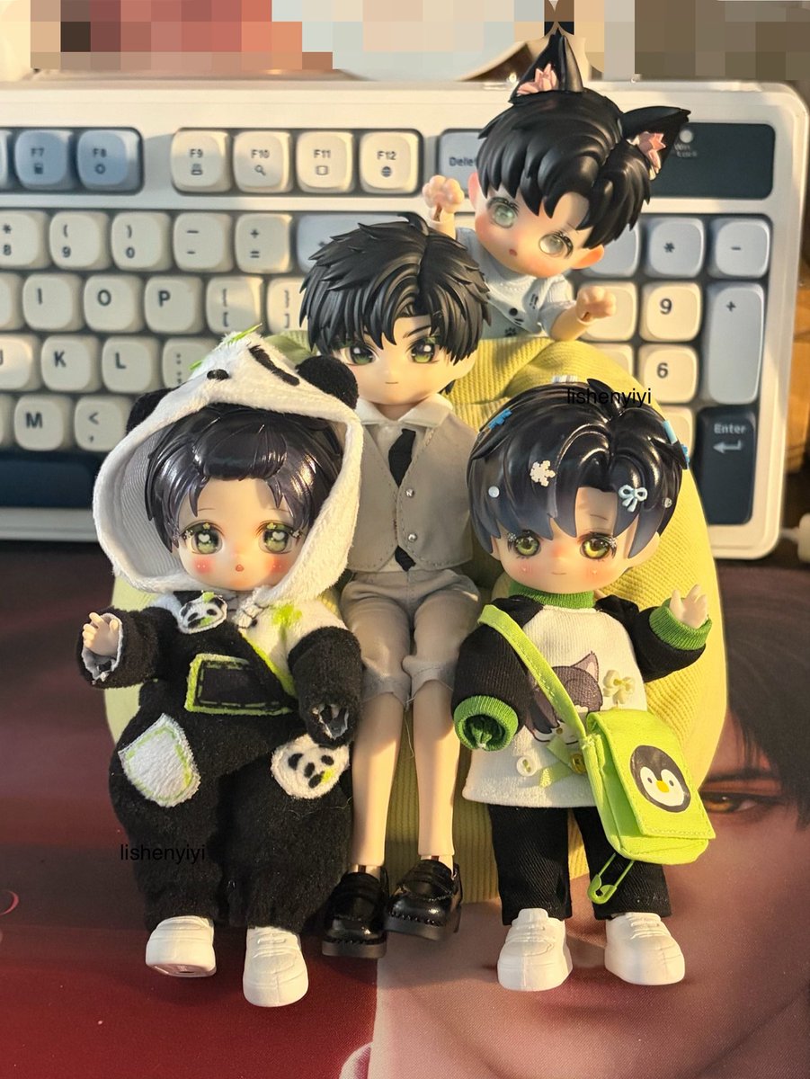 lishenyiyi's tweet photo. Potret keluarga kecil Li. ❄️ https://t.co/E90NtFQhYJ