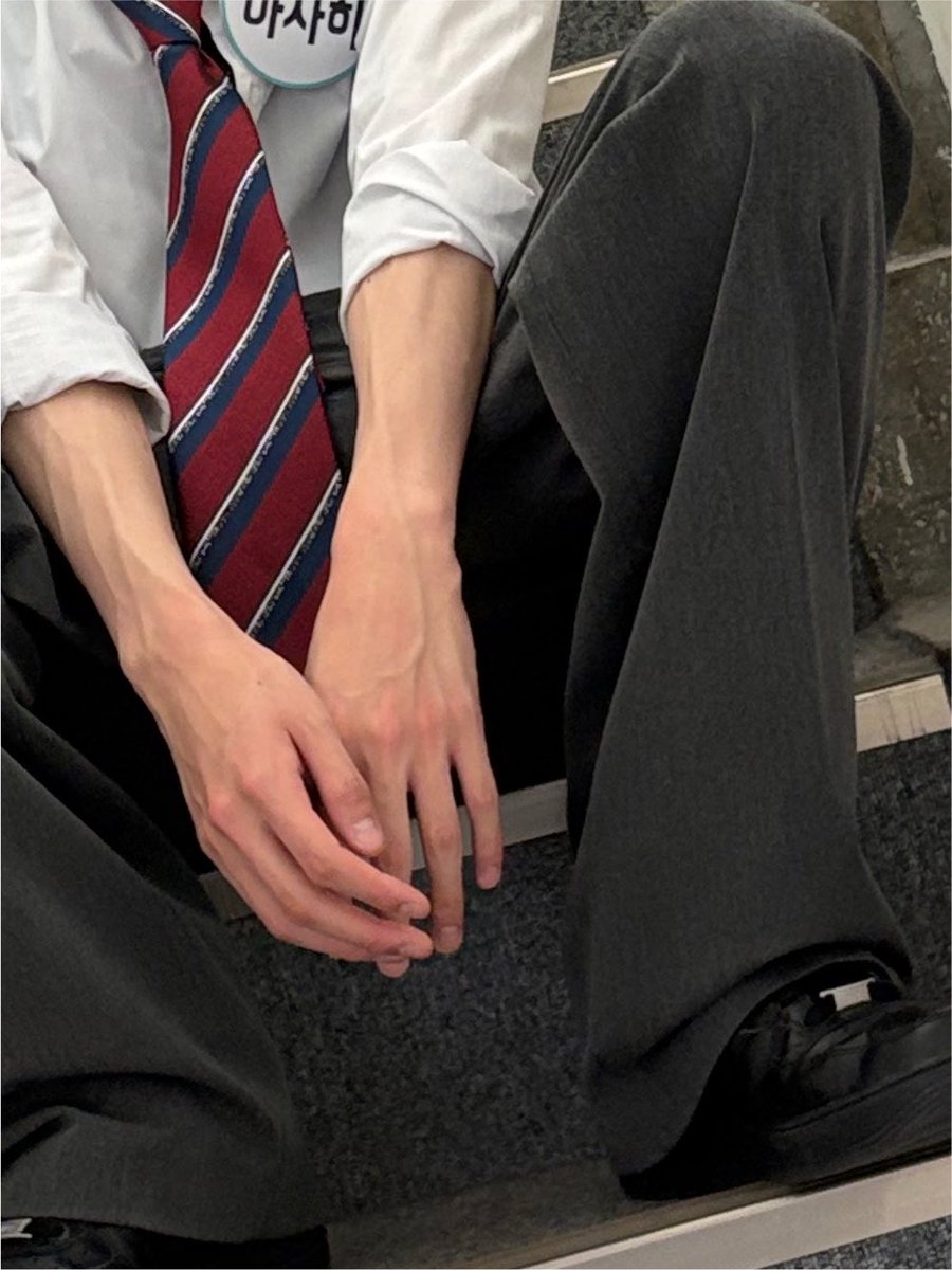 tr_k820's tweet photo. ここね、ココここ(大事)🫵🫵
絶対見ちゃう朝光さんの腕✨ https://t.co/heOQzRXBi8