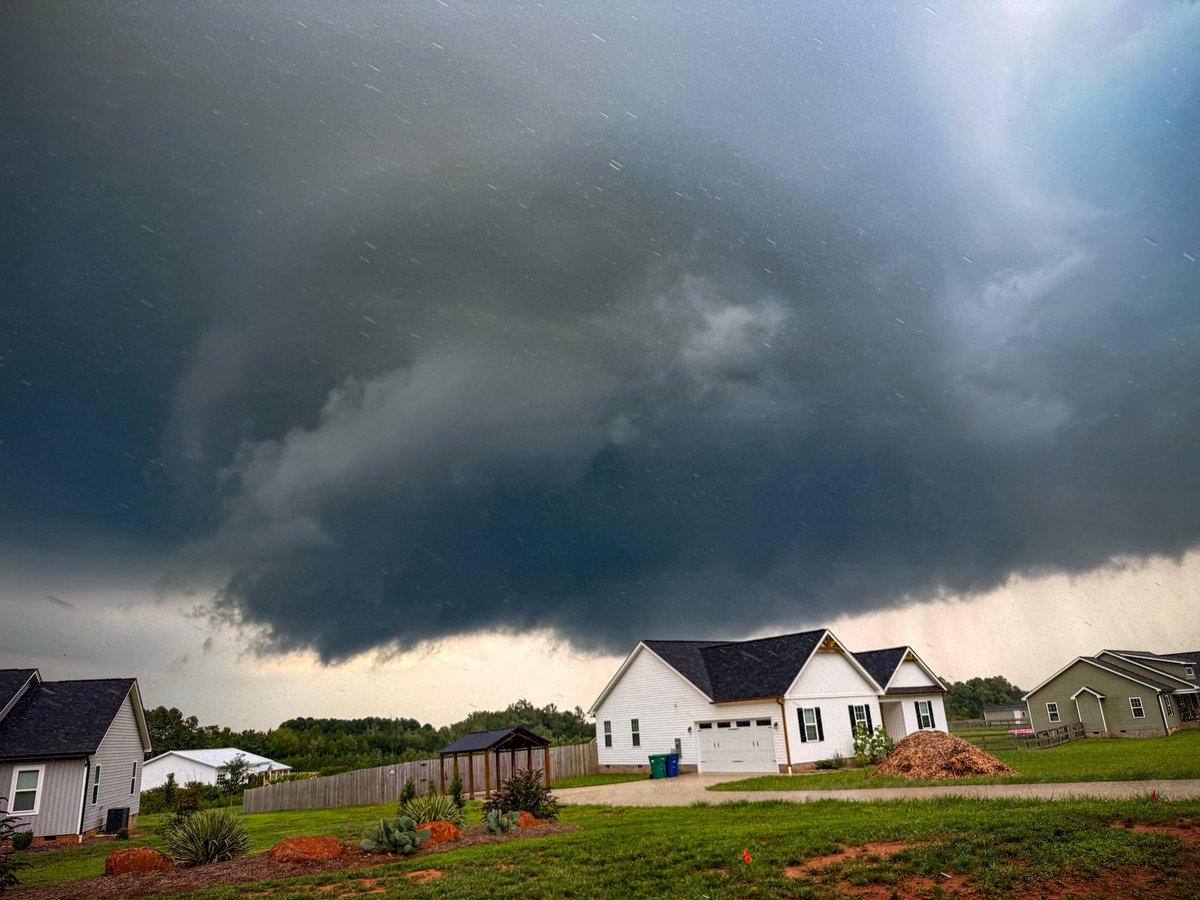 severeforecast's tweet photo. Going through some pictures from the long-lived supercell that I saw from Mayodan into Chapel Hill NC. Tornado warned for quite some time. Ran into some NC storm chasers that I hadn’t seen in quite some time! The skies were robust, and the back roads of NC were beautiful! https://t.co/R9ouekSNT1
