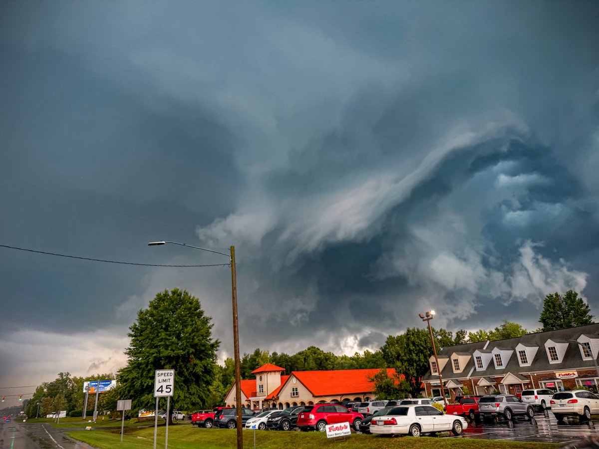 severeforecast's tweet photo. Going through some pictures from the long-lived supercell that I saw from Mayodan into Chapel Hill NC. Tornado warned for quite some time. Ran into some NC storm chasers that I hadn’t seen in quite some time! The skies were robust, and the back roads of NC were beautiful! https://t.co/R9ouekSNT1