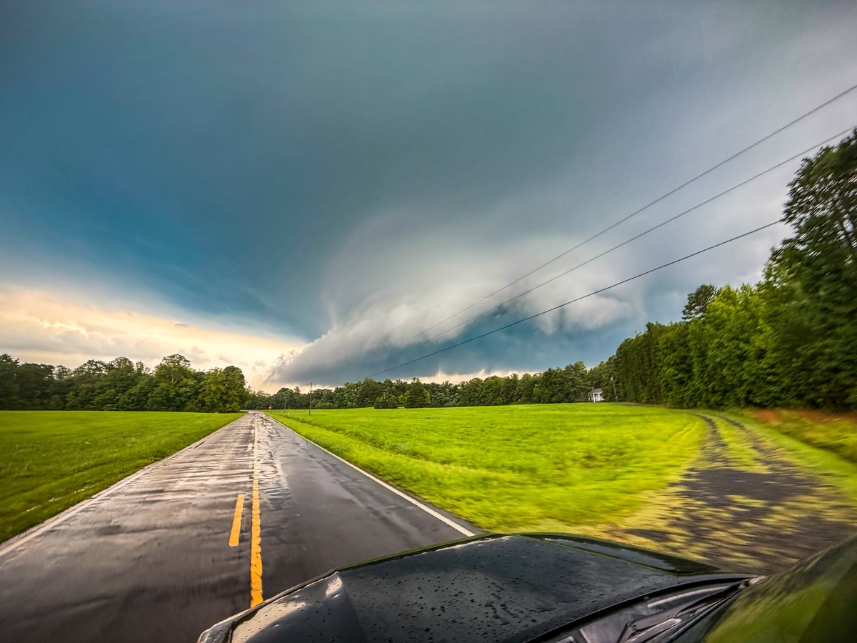 severeforecast's tweet photo. Going through some pictures from the long-lived supercell that I saw from Mayodan into Chapel Hill NC. Tornado warned for quite some time. Ran into some NC storm chasers that I hadn’t seen in quite some time! The skies were robust, and the back roads of NC were beautiful! https://t.co/R9ouekSNT1