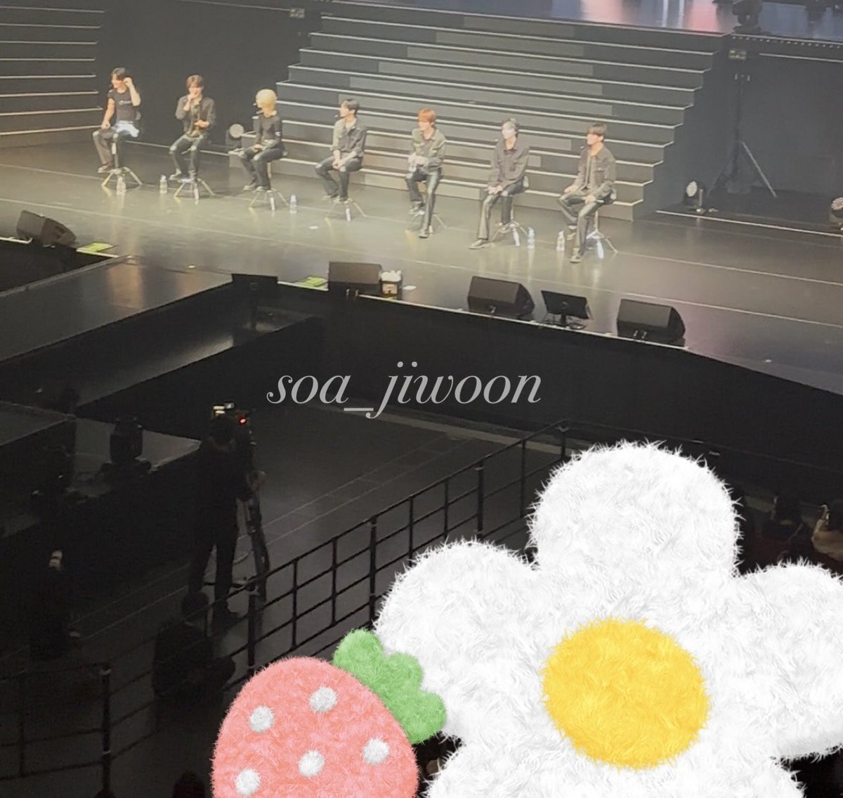 soa_jiwoon's tweet photo. dxteen先輩ラジオに呼んでくださってありがとうございます！
宿舎での裏話やショケの時のお話も聴けたりと気になってた事ばかり沢山聴けて嬉しかったです！AENのこれからの活躍と成功も心から願っています♾️💘🐱

#DXTEEN #에이엔 #エイエン
#Kるーむ #IDOLCHAMP

 @kroom_joqr @idolchamp_jp https://t.co/XCXvfojQYO