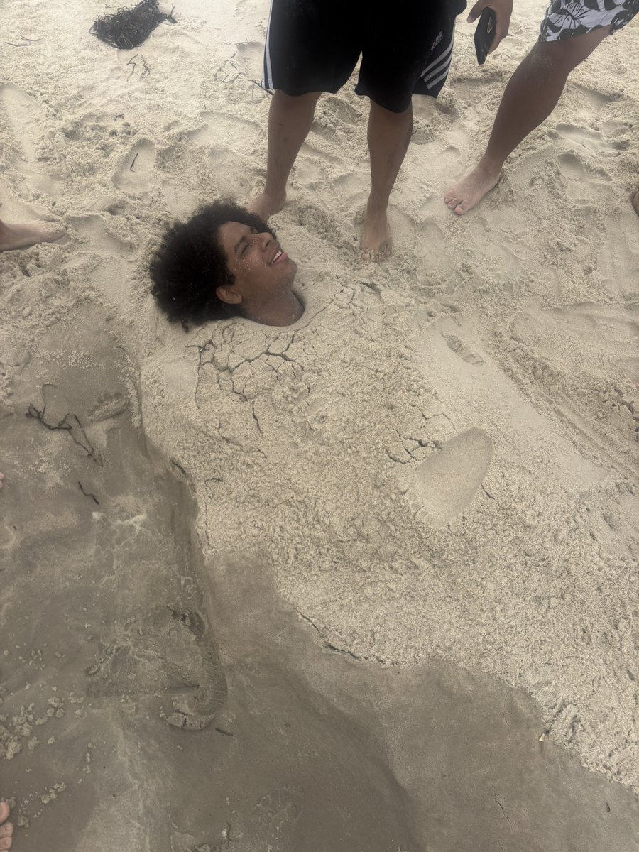Zer0__o7's tweet photo. got to go to the beach with the greatest group of people :) https://t.co/kEURbPi3Nq
