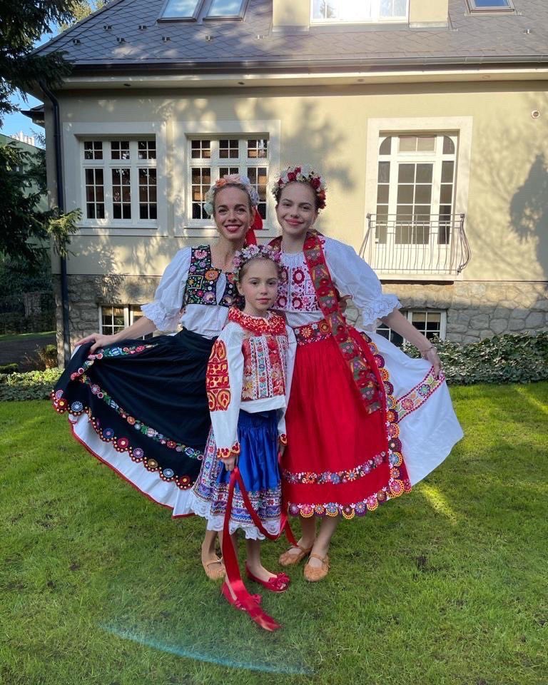 AdelaAccess's tweet photo. adéla representing slovakia in 2023 vs adéla representing slovakia in 2026 https://t.co/9mClt6N79U