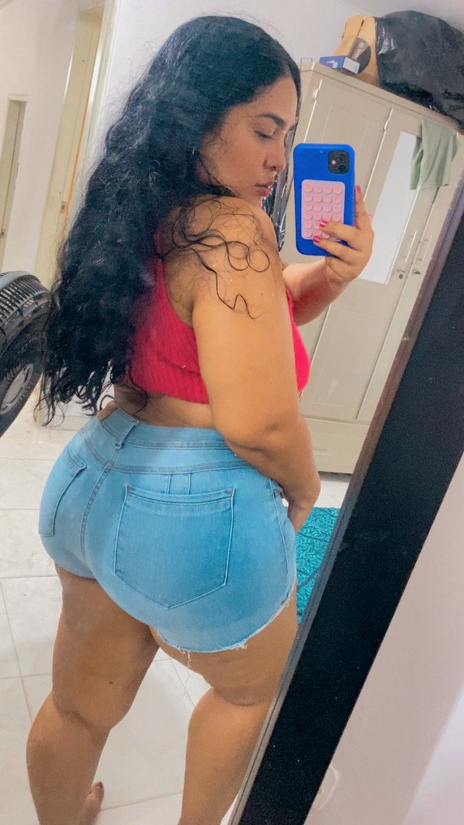 Stephanylenis01's tweet photo. Si karol g, dice que tiene el culo gordo entonces el mio que ?? 😨 https://t.co/8pFhx6Hdzn