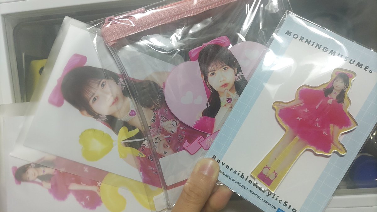 09YKHM22's tweet photo. やっと届きました😭
意外とポーチ大きかった！
届いてからFSKとかアクスタとかアクリルキーホルダーとか色んなもの詰め込んでたけどまだ納得いってないから載せませんw
口角上がりっぱなしの変人より https://t.co/6ciLYt9hPD