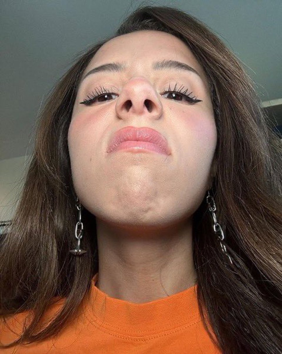 KalbKalob's tweet photo. يلااا خاااص المحنة الف تعااالو نحلب و نخنزر بعض 🐽🐽🐽💋💋 https://t.co/INtiY4cLwt