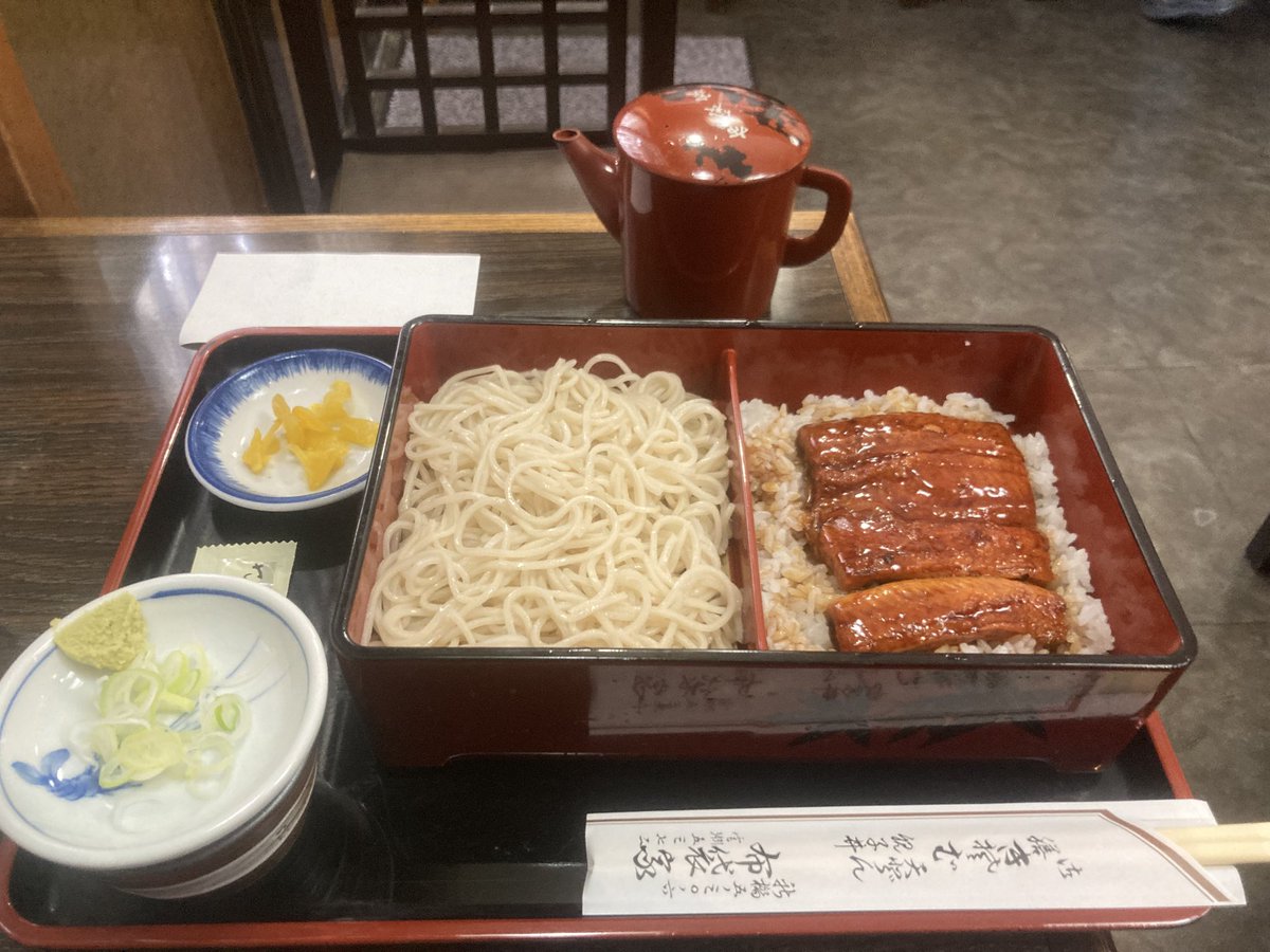 orangefumi's tweet photo. お久しぶりの布袋家さんで数量��定鰻丼セットを嗜みます！
元気になりたいw
#布袋家 https://t.co/ksoKKZ300d