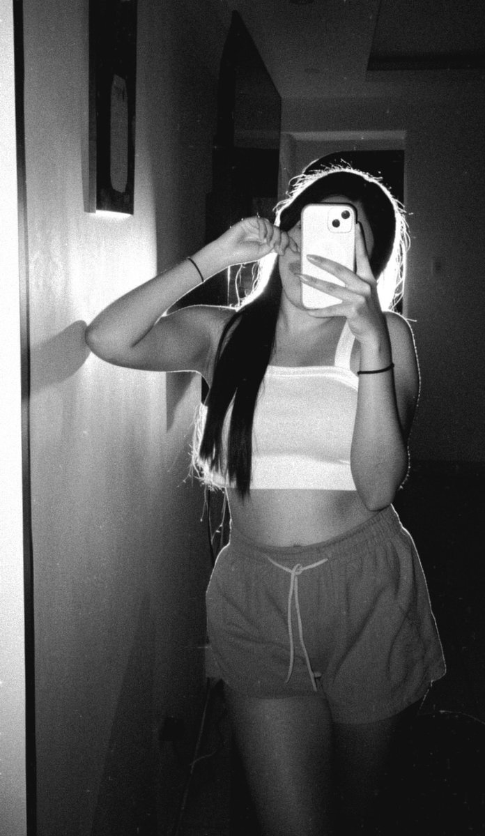 soysleen's tweet photo. 54k y mi mejor outfit si es ser flaca💅🏼✨ https://t.co/I69BXlQ0Hj