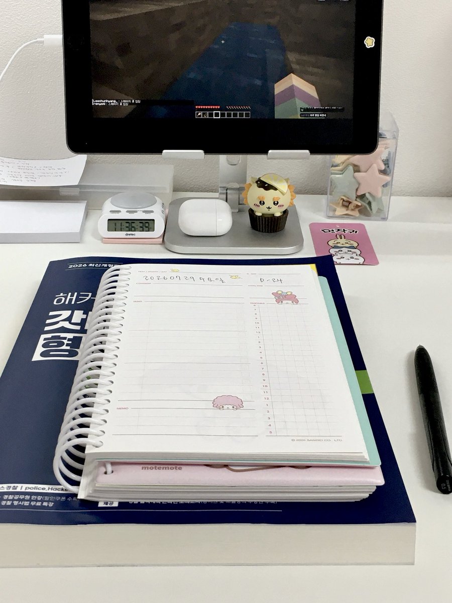 smnneu's tweet photo. 늦은 착석 🥱🪑
오늘 공부도 파이팅입니닷 https://t.co/hrm6Zn7mYG