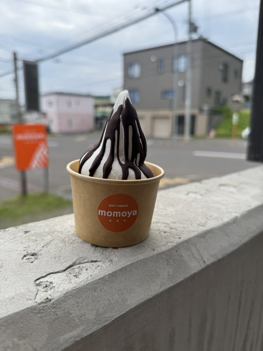 mo03mo08ya07's tweet photo. momoyaです🍦

29日(水)11:00〜Openしております✨

パリチョコ🍫人気です♪
カップのほかワッフルコーンも
お選び出来ます。
人気の味をぜひお試しください♪♪ https://t.co/1d4sDtGgHF