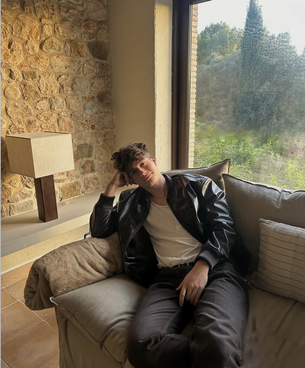 anatomarauders's tweet photo. ͏ ͏ ͏ ͏ ͏ ͏ ͏ ͏ ͏ ͏ ⋆.˚ amos diggory @opomodeouro ⋆˙⟡

𝘦𝘴𝘱𝘦𝘤𝘪𝘢𝘭𝘪𝘻𝘢çã𝘰: cirurgia plástica.
𝘪𝘥𝘢𝘥𝘦: 23.
𝘴𝘦𝘹𝘶𝘢𝘭𝘪𝘥𝘢𝘥𝘦: bissexual.
𝘱𝘳𝘰𝘯𝘰𝘮𝘦𝘴: ele/dele.
𝘯𝘢𝘤𝘪𝘰𝘯𝘢𝘭𝘪𝘥𝘢𝘥𝘦: espanhola. https://t.co/BVROPmPrz1