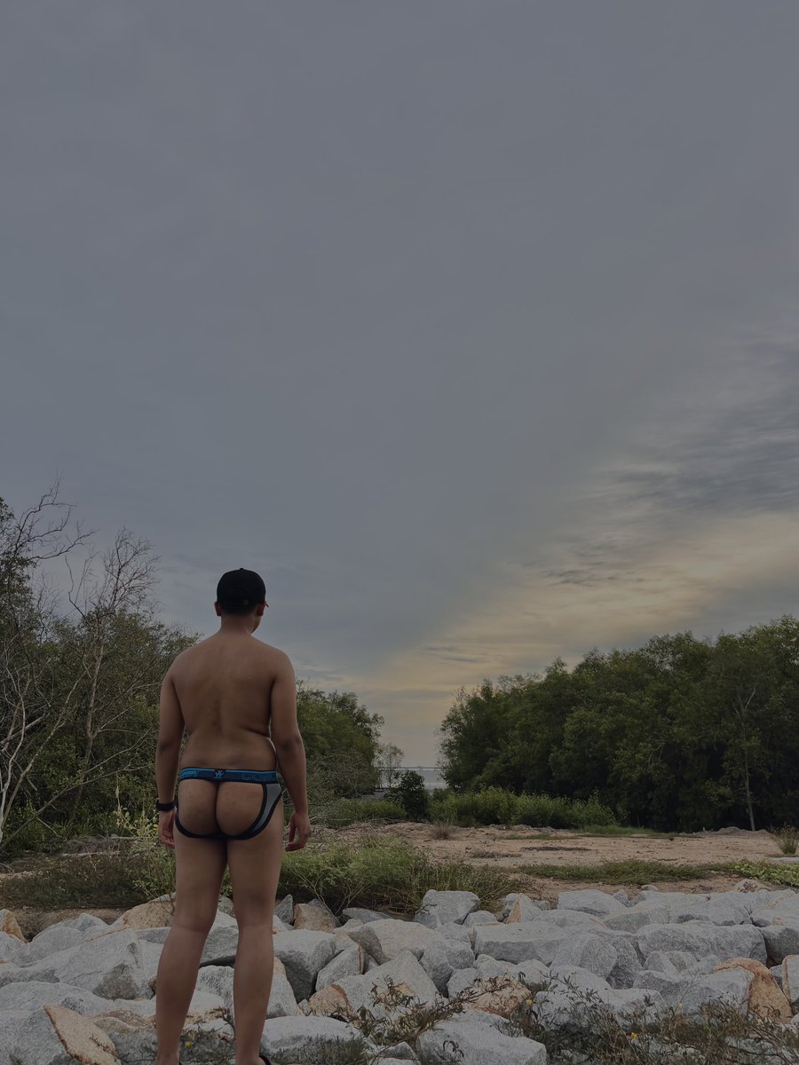 Adam85hib's tweet photo. the view 🤣 https://t.co/4V70NFY5sq