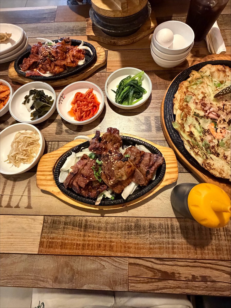 grouchypham's tweet photo. korean food save me https://t.co/YjeqRPgjvz