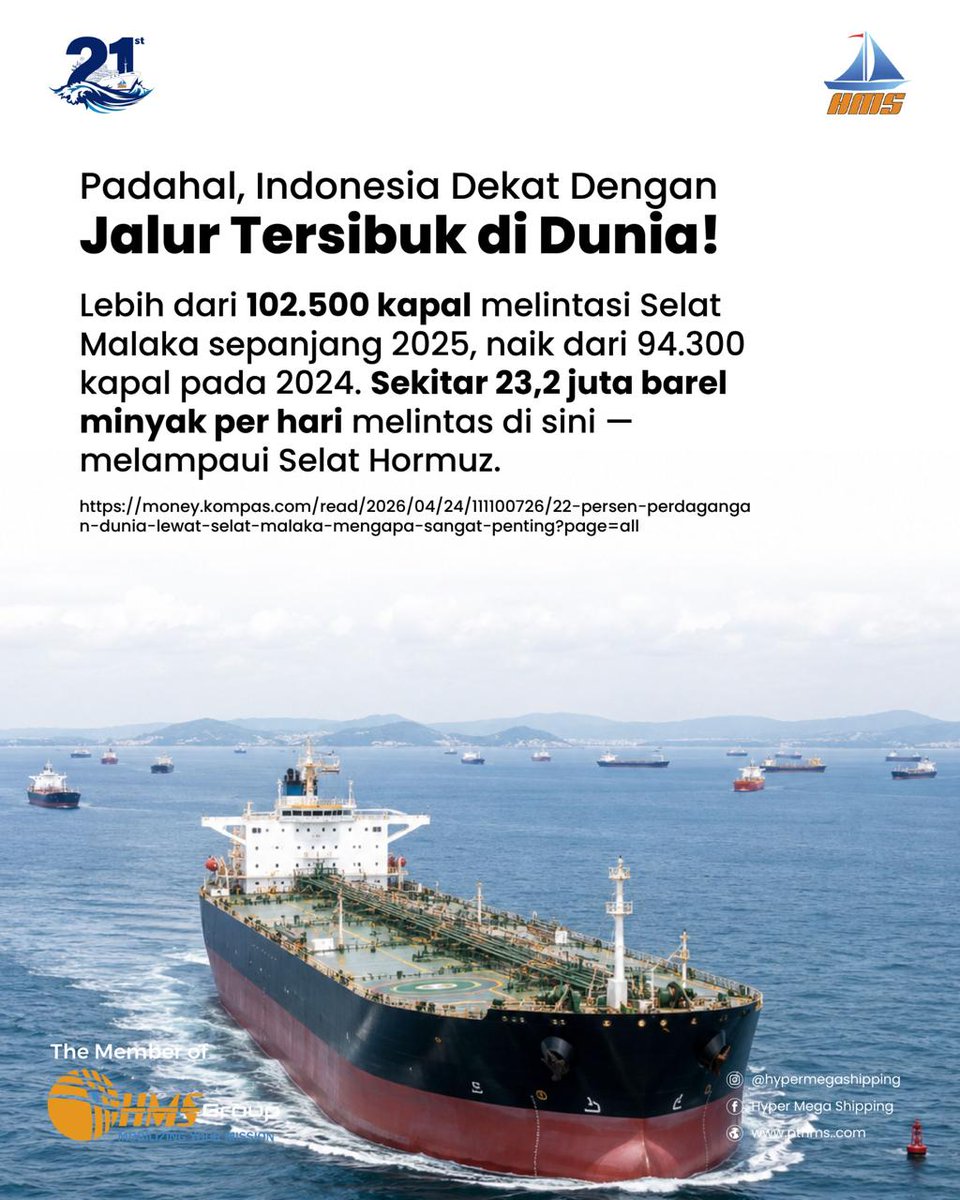 hypermegaship's tweet photo. Ironisnya, Indonesia berada di jalur pelayaran tersibuk dunia, tetapi belum menjadi pilihan utama kapal-kapal raksasa. Mengapa bisa begitu?

Swipe untuk mengetahui faktor-faktor yang memengaruhi daya saing pelabuhan Indonesia. 👉

#pelabuhanindonesia #jalurmaritim #duniapelayaran https://t.co/7K4cEwL96x
