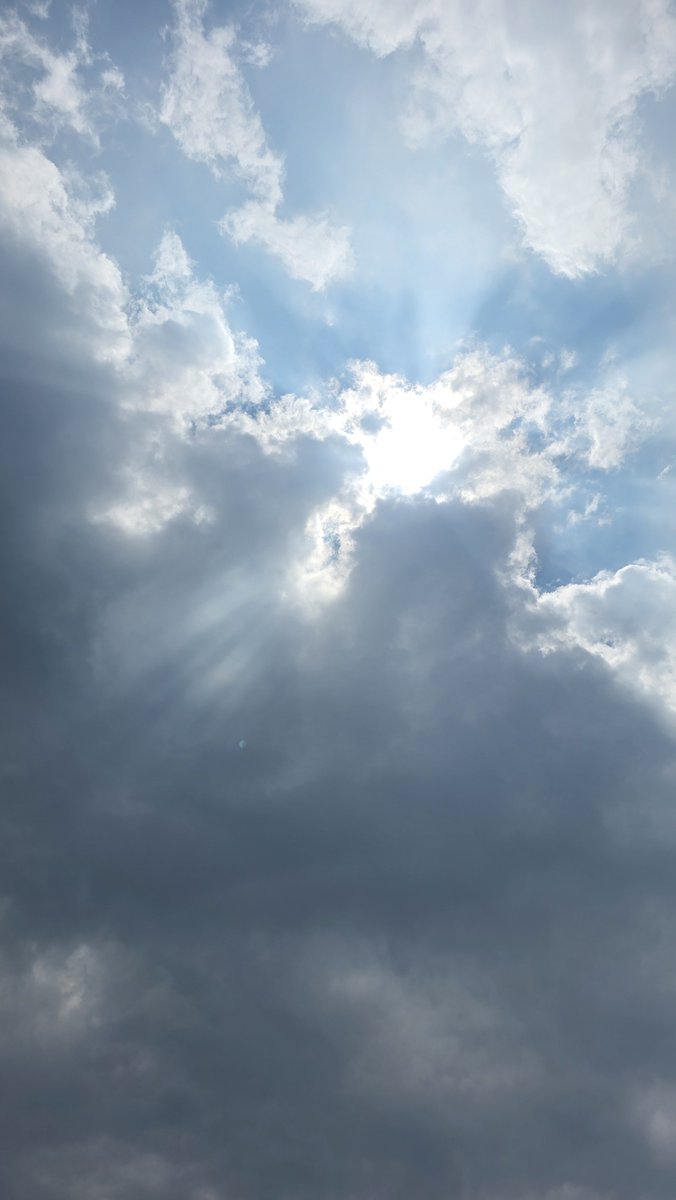 visapullip's tweet photo. 今日の空。 https://t.co/iX91QtJDej