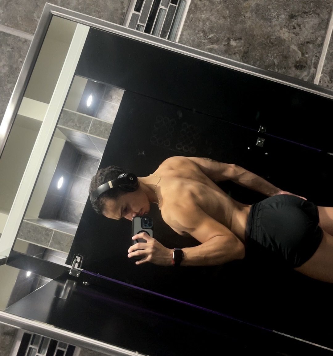 flakk0oo's tweet photo. Back and 🍑 day https://t.co/T5qM11MRZq