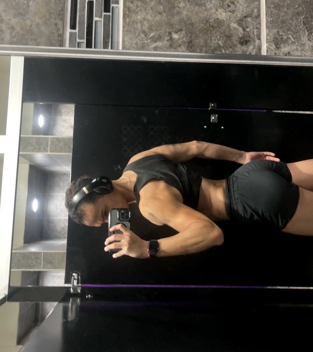 flakk0oo's tweet photo. Back and 🍑 day https://t.co/T5qM11MRZq