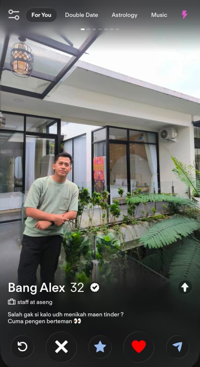thruvsh's tweet photo. laki siapa ini woi udah nikah masih aja main tinder 😂 belegug jir wkwkw https://t.co/VMKauL6Tjj