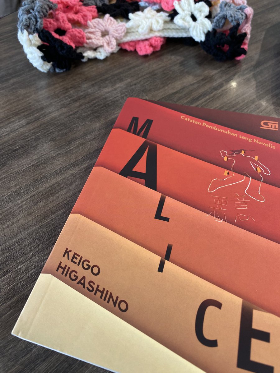 prettyaerich's tweet photo. reading at my fav coffee shop ☕️📚❤️ https://t.co/S6BJLiBaGh