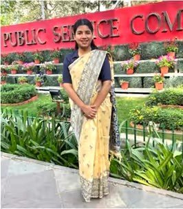 RaizerSays's tweet photo. >Meet the "EWS Queen," Aastha Jain.

>​She betrayed financially weaker candidates in India's highest civil service, UPSC.

>First Attempt (2024): Qualified under the General category, got the Indian Police Service (IPS) with Rank 86.

>​Second Attempt (2025): Qualified under EWS and secured Rank 9 in UPSC.

>​Just one year after becoming an IPS officer, Aastha became so poor that she qualified for the EWS category.

​Miracle, miracle, miracle!