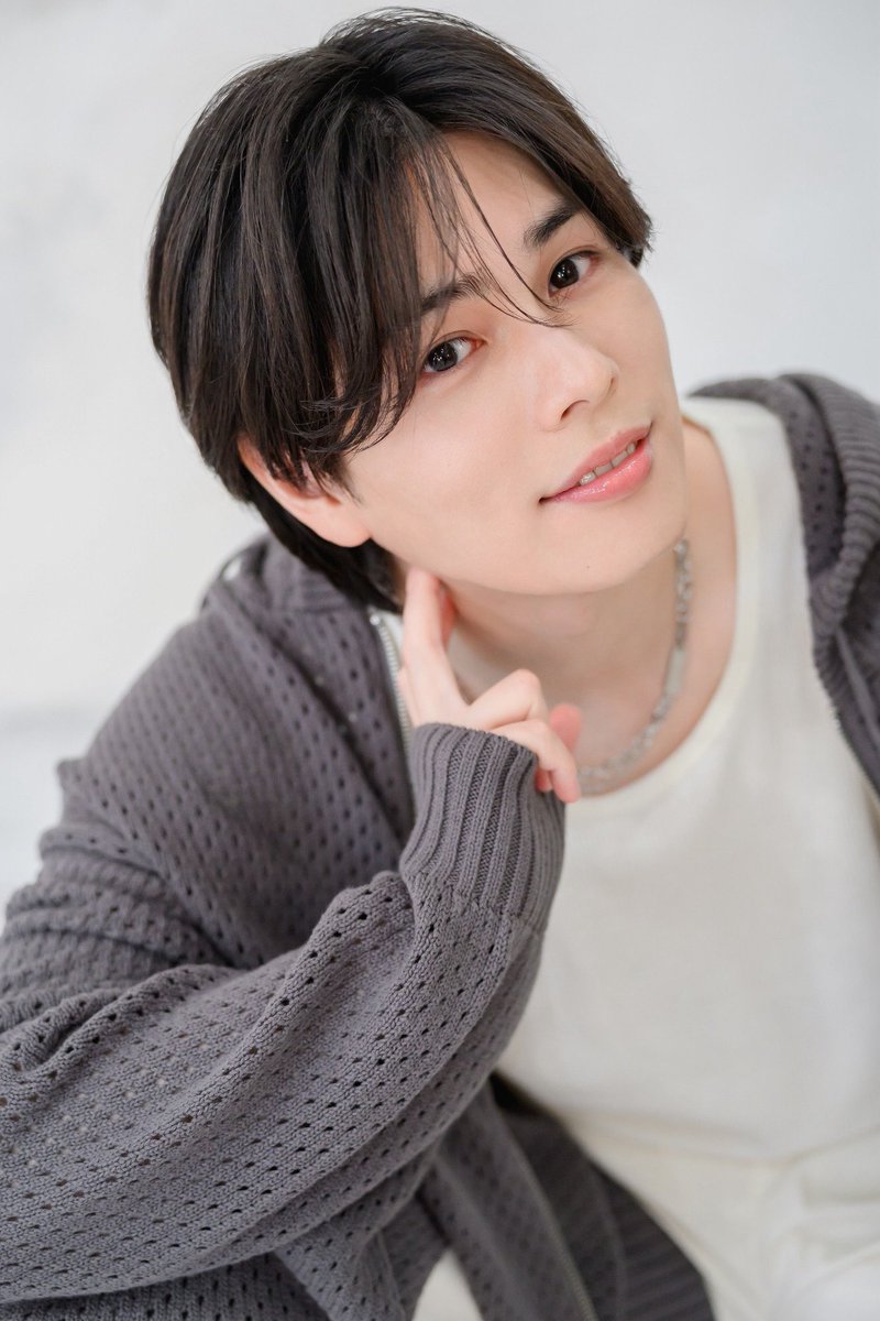 729Yuta's tweet photo. 本日、誕生日を迎えまして
飯山裕太 30歳になりましたー🎊🎊

10代の頃からこのお仕事をさせていただき、20代を駆け抜ける事が出来たのは
ひとえに、僕に関わって下さる皆様のおかげです。

まだまだやりたい事が沢山あります！
決して満足することなく、
少しでもみんなに恩返しが出来るよう
精一杯頑張っていくので
これからもよろしくお願いいたしますっ！