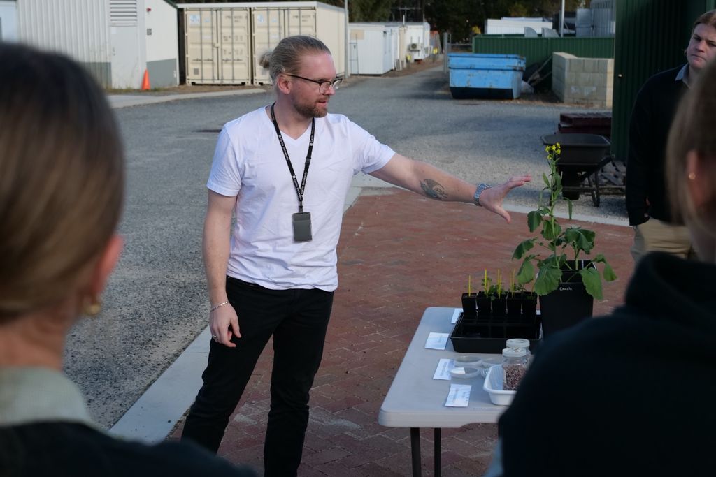 theCCDM's tweet photo. 🌾🔬 Yesterday, students from WA College of Agriculture – Harvey visited CCDM to hear from our scientists, tour the Centre and field trial areas, and learn how research is helping protect Australia's grain industry.

Thanks for visiting! 🌱 

@theGRDC @CurtinUni https://t.co/kRCL33rY4K