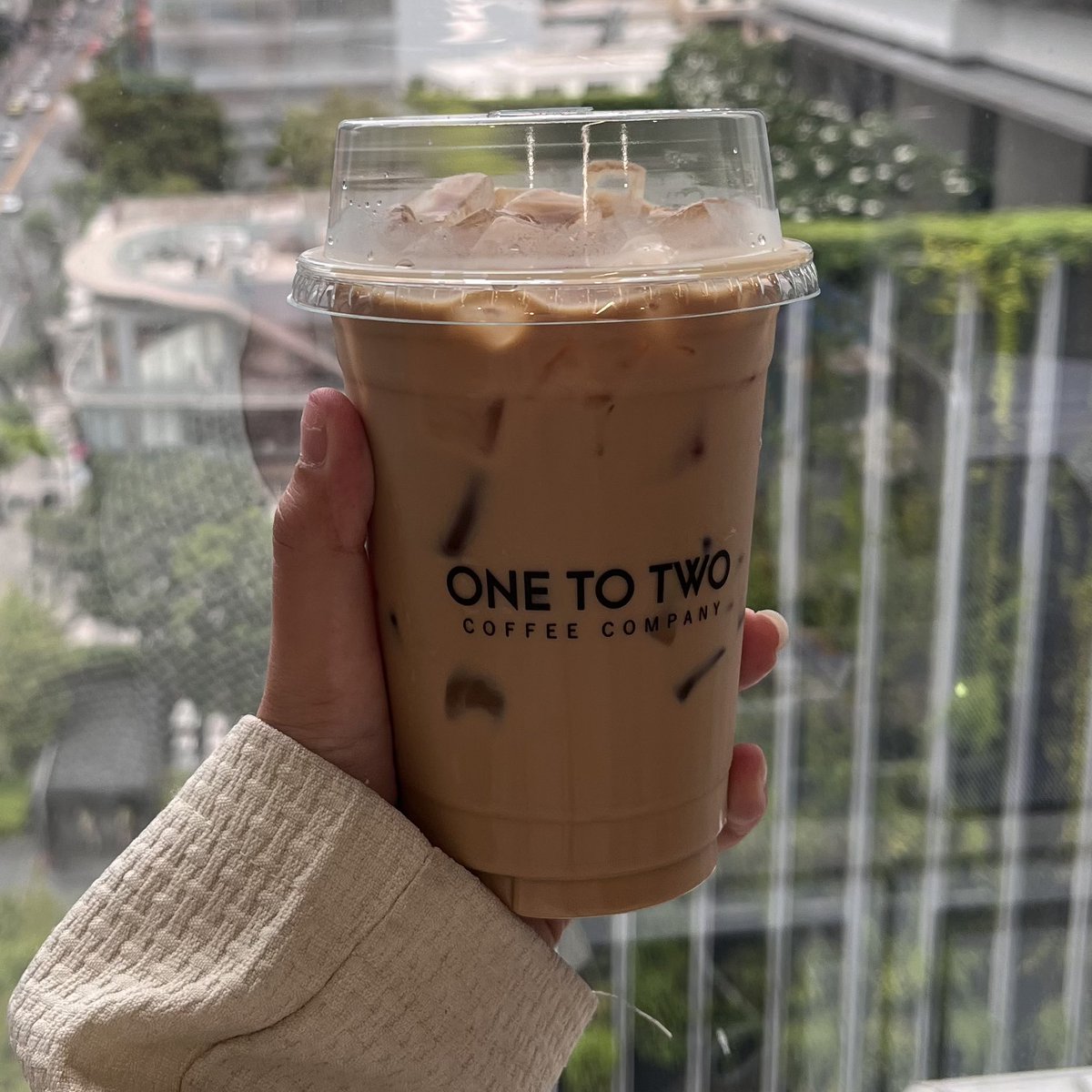 maiameyaa's tweet photo. —Good morning เช้าวันพุธ 🥟εїз เช้านี้มาทำงานที่เรารัก 😛 ใครไม่ได้หยุดเหมือนกันยกมือขึ้น 🙌🏻
🥖ส่วนใครต้องการเติมคาเฟอีนจิ้มลิงค์ 🔗 ได้เลย 1:2 เขาเข้มถึงใจสุด ๆ
🥠 https://t.co/IiCfjHu7uE
#อร่อยบอกต่อ #Onetotwo https://t.co/w1U672pKi2