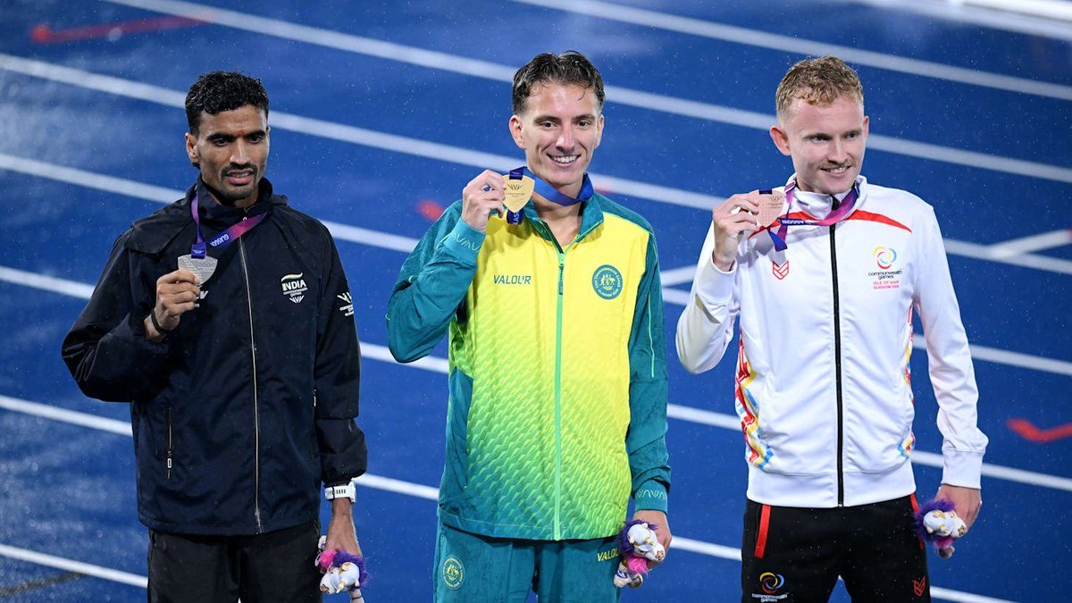 kreedajagat's tweet photo. 🥈 गुलवीर सिंगची राष्ट्रकुल क्रीडा स्पर्धेत ऐतिहासिक कामगिरी! 🇮🇳🏃‍♂️
​पुरुषांच्या १०,००० मीटर शर्यतीत रौप्य पदक जिंकत गुलवीर सिंगने नवा इतिहास रचला आहे. राष्ट्रकुल स्पर्धेत लांब अंतराच्या ट्रॅक प्रकारात पदक जिंकणारा तो पहिलाच भारतीय पुरुष ॲथलीट ठरला आहे! 🔥
​🏃 वेळ: २७:४९.७८ https://t.co/o1zZLcY8B0
