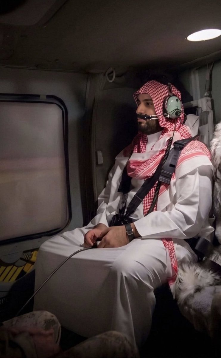 alsmawii's tweet photo. قدامهم سيفٍ يحس الروس حس
وكبدٍ يداويها .. وكبد يعلّها

من دونها حسه يطمن كل حس
محمد اللي وقفته في حلّها

يمس حبل اللي حباله ما تمس
واللي حباله ما تحل يحلّها

واللي يهس من اولا ؟ معاد هس
واللي تدور لـ الظلال يظلها

ماهوب عراب السعودية وبس
يعيش عراب العروبة كلها https://t.co/L9TcIEQm6K