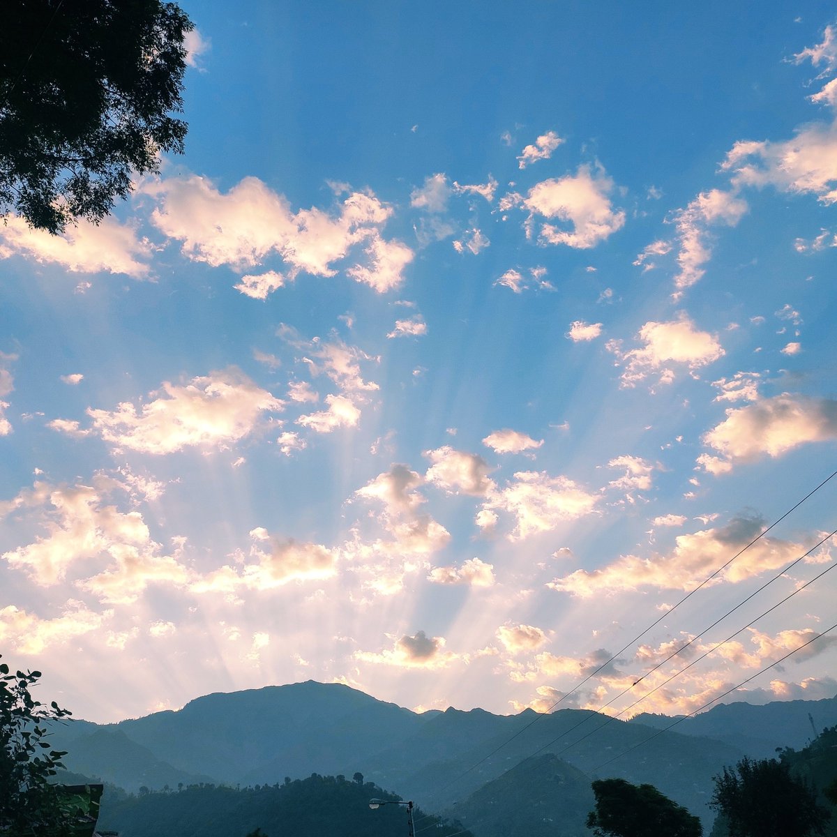 princeraina27's tweet photo. dawn till dusk! https://t.co/RN28oGRisR