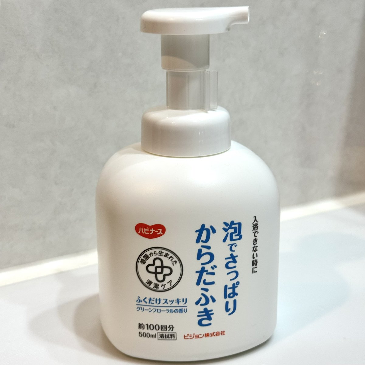 RlhEIv0lS_IYlqZ's tweet photo. これ介護用だけど災害や緊急時も水不要で体洗えて備えてる。
高齢者の肌でも乾燥せずボディクリーム塗る必要なし。
お風呂入れないストレスってすごいから患者さんも清拭後はサッパリした表情してた。
これ1本あると全身清潔保てる https://t.co/MeKjLmbDm0