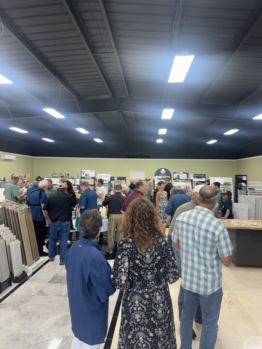 Goose4texrep's tweet photo. It was a great turnout this morning at Coffee with Cops in El Campo!

Thank you to our law enforcement officers for your dedication, sacrifice, and for keeping our families safe. 

We stand with those who stand for us.

https://t.co/ZwxzPk8i84
#BackTheBlue #SupportLawEnforcement #CoffeeWithCops #ElCampo