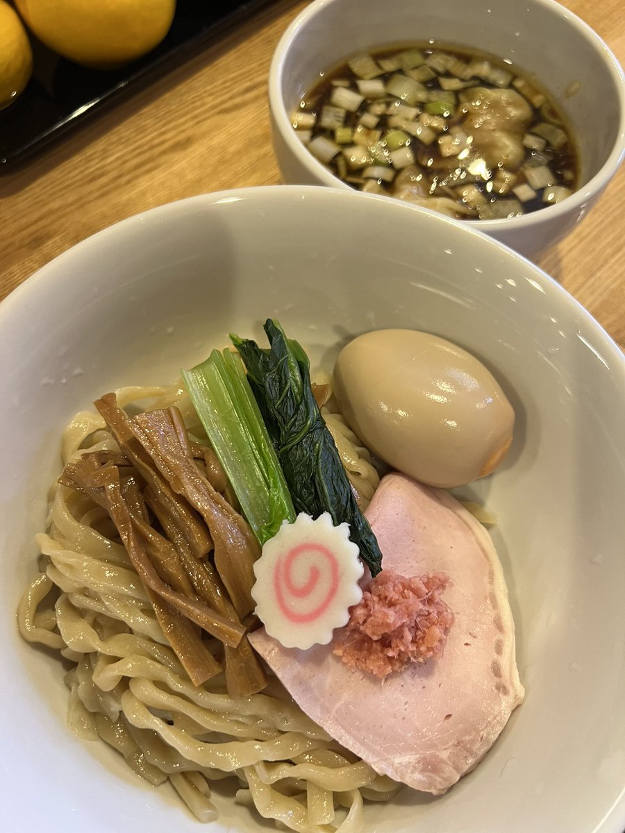 mori70gk's tweet photo. 薑麺香房 梅はら ＠立川市高松町
特製つけ麺🍜

3回目の定期訪問🎊
甘味と酸味を感じるコク深いスープ
ピロピロ平打ち麺と絡み！美味い❣️
黄金生姜＆えび唐辛子を投入🎉
スープが引締まり辛味・香ばしさ⤴️
最強激ウマにパワーアップ💓
ラーメンと趣きの違う1杯
大満足の完飲完食です🈵
#立川 #ラーメン https://t.co/nrcfj5JlWG