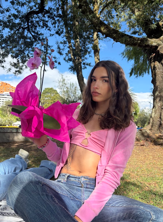 Ladyboy Ariela tweet media