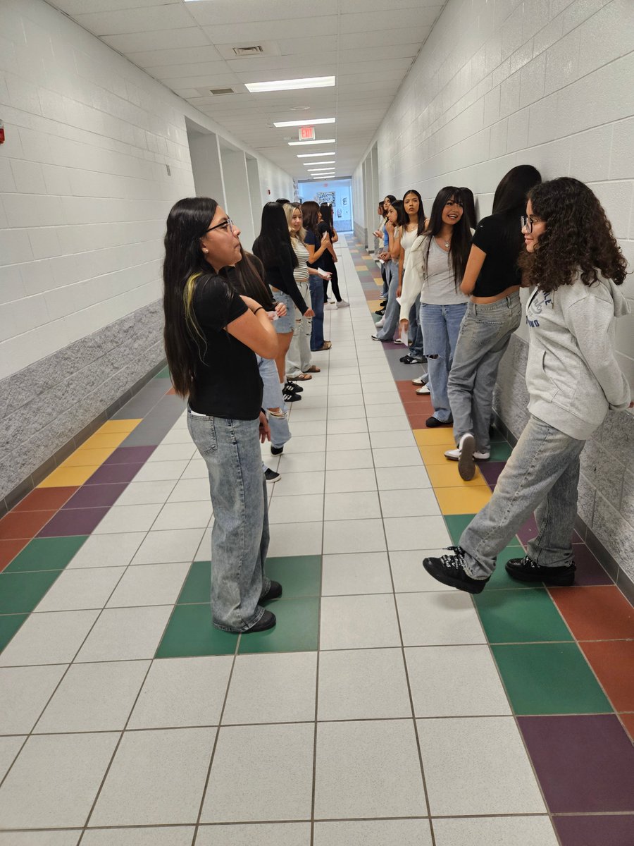 HorizonHSSoccer's tweet photo. Starting the year off with a round of Speed Friending! #ScorpionStrong #WeAreClintISD π¦β½οΈπ€ https://t.co/AYfnePEKHB