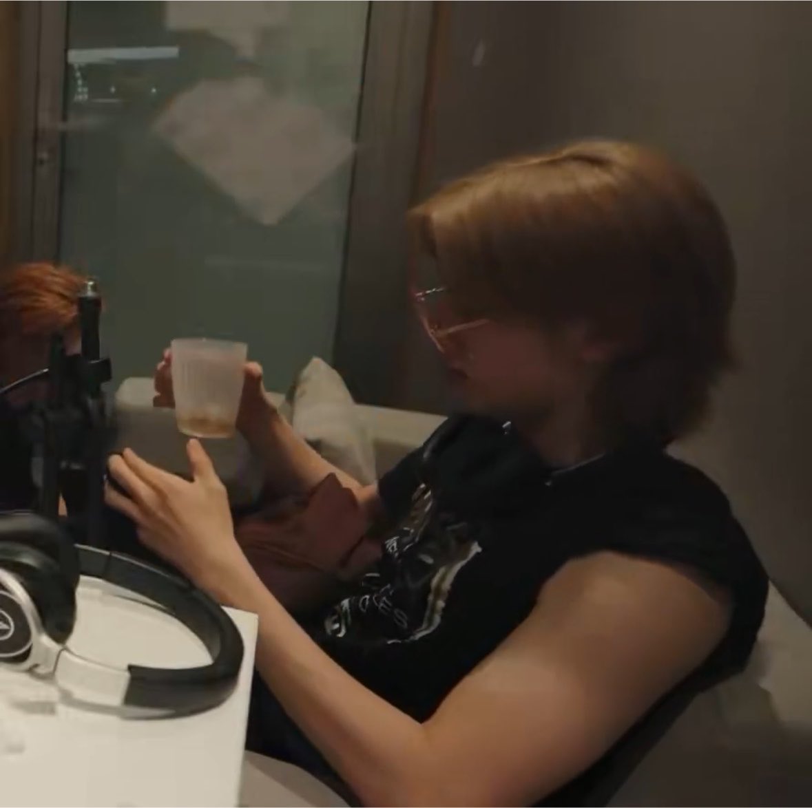 eoomr_'s tweet photo. 금발 성현 오너라 오너라~💕💕 https://t.co/4cMRbwJJCU
