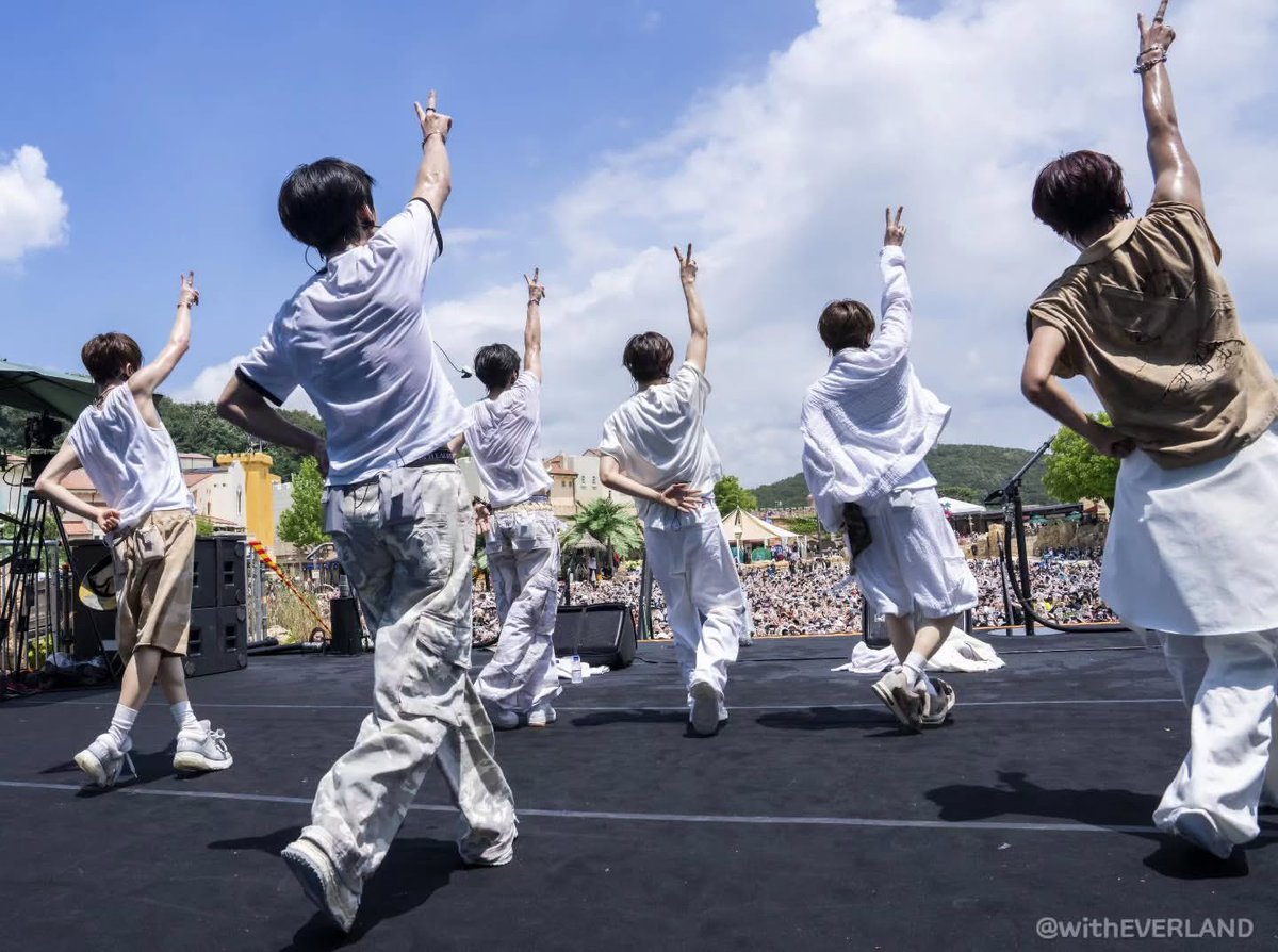 N8MM822's tweet photo. 公式しか撮れない画角のWISH https://t.co/LWN896sHu4