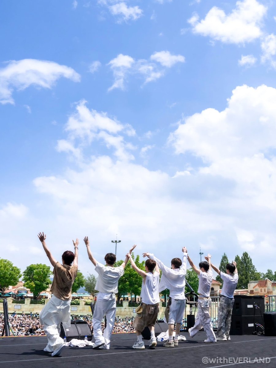 N8MM822's tweet photo. 公式しか撮れない画角のWISH https://t.co/LWN896sHu4