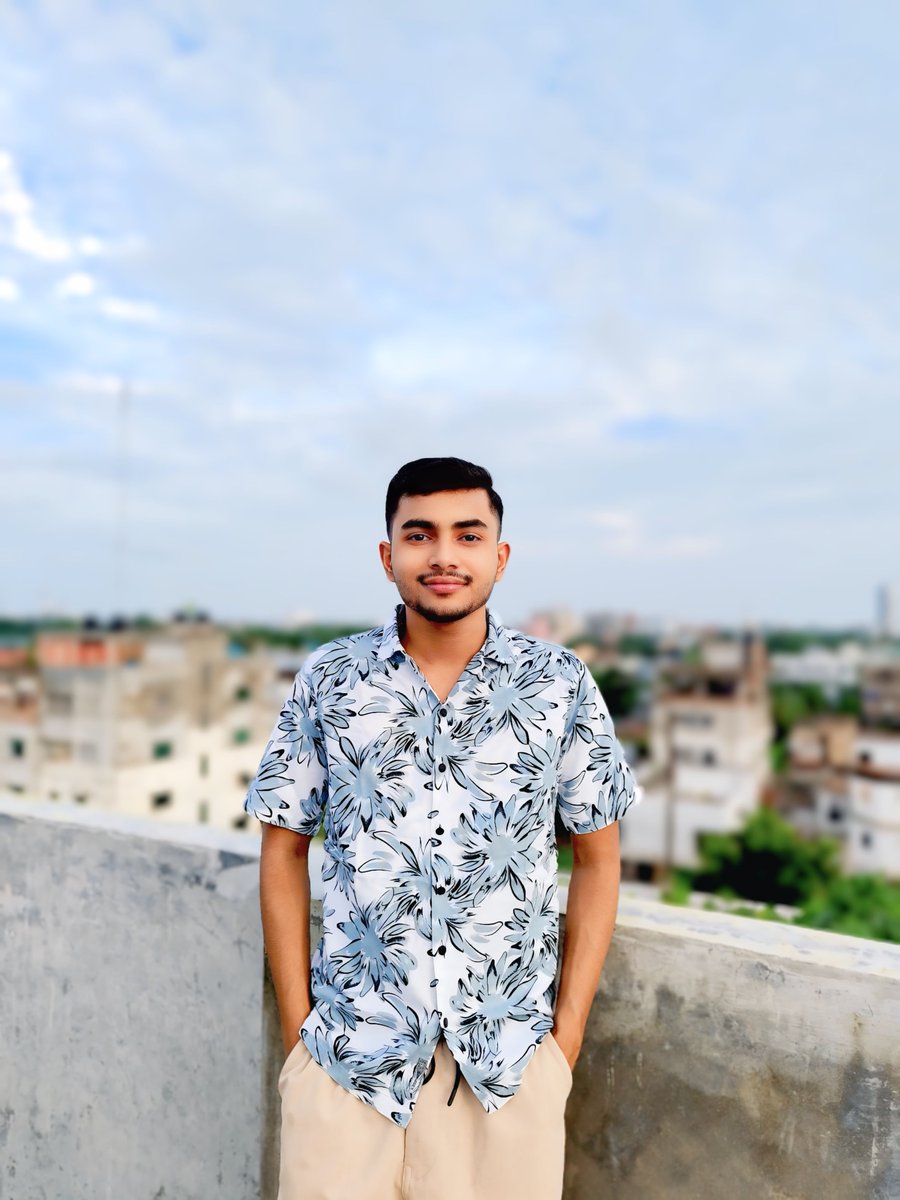 abdullahiman24's tweet photo. নিস্তব্ধ আকাশের নিচে একাকীত্বই সবচেয়ে বেশি কথা বলে। আর আকাশটা এখনও একই আছে, শ���ধু অনুভূতিগুলো বদলে গেছে।🌿 https://t.co/f5uSRTk60e