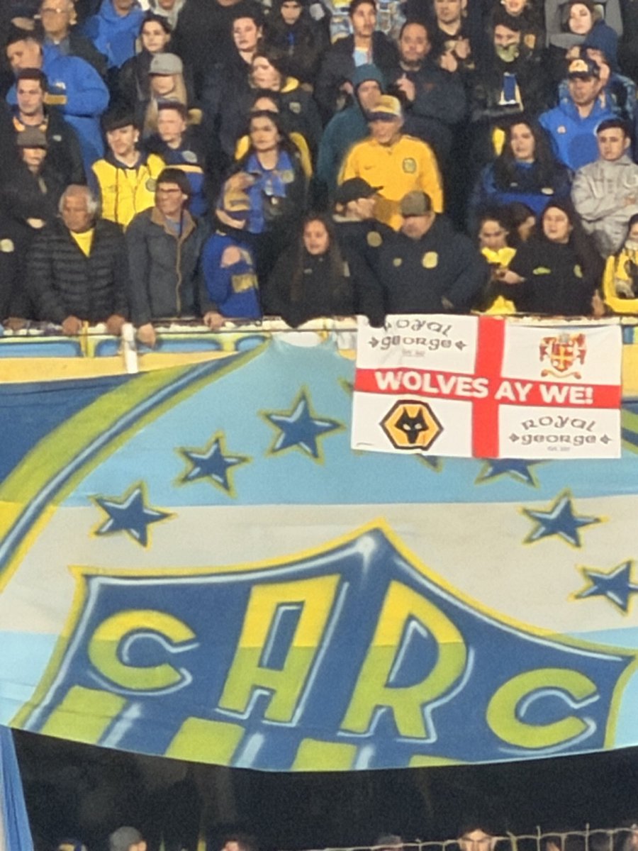 Barras_LATAM's tweet photo. 🇦🇷🏴󠁧󠁢󠁥󠁮󠁧󠁿 Bandera Inglesa robada por Rosario Central en el mundial y mostrada hoy https://t.co/buR498xCvT